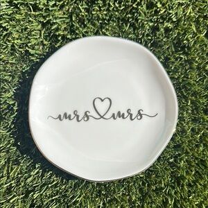 Elegant White 'Mrs & Mrs' Ring Dish